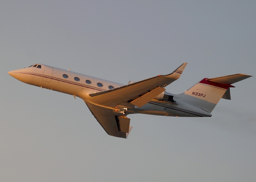 Gulfstream 2 / IIB / II-SP heavy jet private aircraft for Bahamas charter