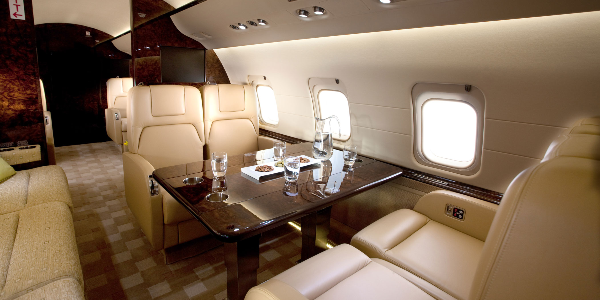 Challenger 850 view for Bahamas charter